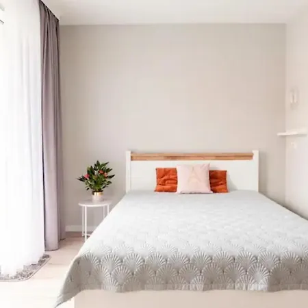 Luxapartmentwarszawa Z Bezplatnym Podziemnym Parkingem Lägenhet Warszawa